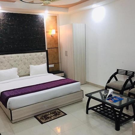 The Magnum Bed and Breakfast New Delhi Buitenkant foto